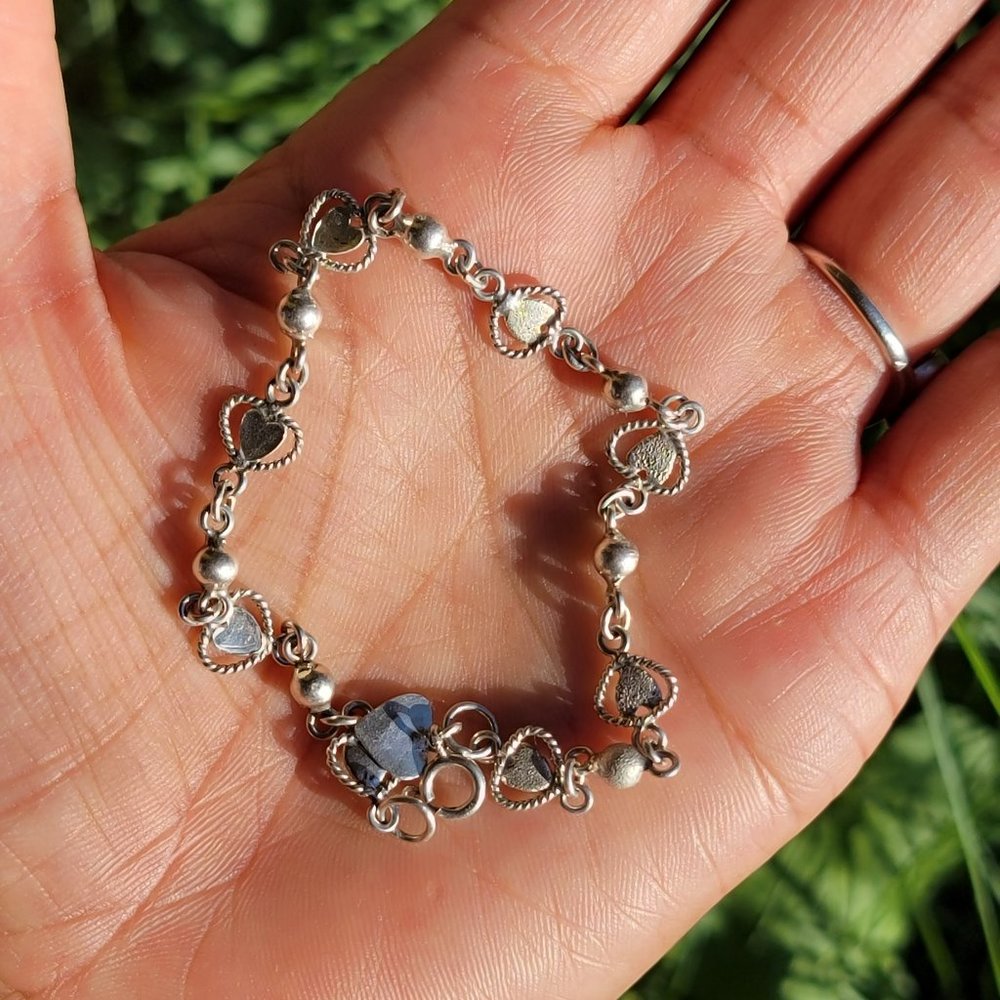 Lovely vintage 925 sterling silver smooth + textured heart rope border bracelet